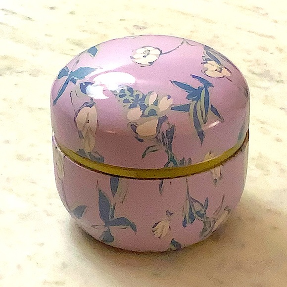 SUSAN JACOBS NEW YORK CANDLE “LAVENDER POMELO” NEW 1 WICK METAL TIN 5.6oz - Picture 2 of 4